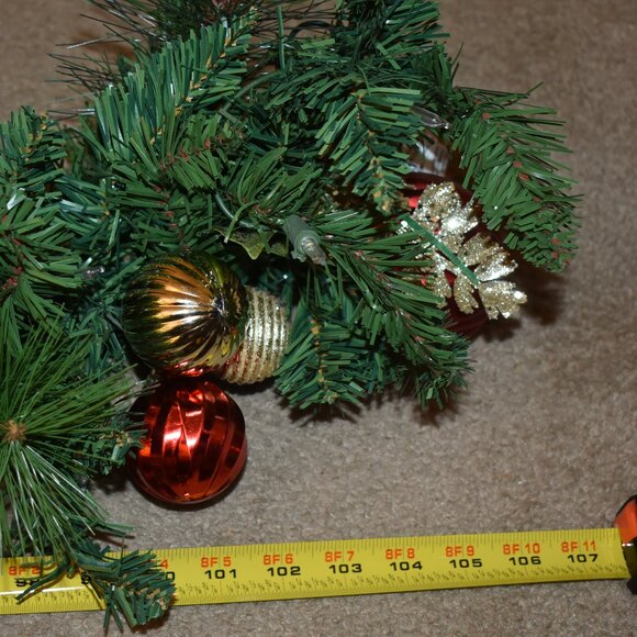 VINTAGE 8Ft Prelit Christmas Garland Pine Garland Spere Lights Berries Pinecone - Picture 15 of 15
